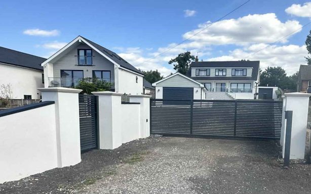 Anthracite grey sliding gate